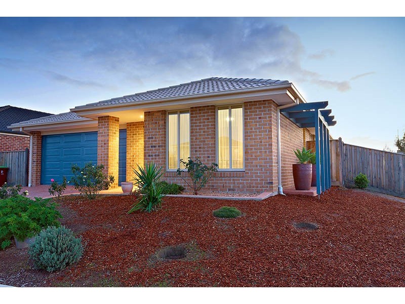 80 Mountainview Boulevard, Cranbourne North VIC 3977
