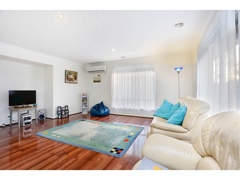 80 Mountainview Boulevard, Cranbourne North VIC 3977