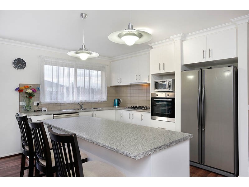 80 Mountainview Boulevard, Cranbourne North VIC 3977