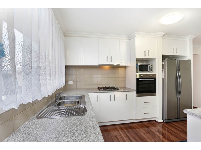 80 Mountainview Boulevard, Cranbourne North VIC 3977