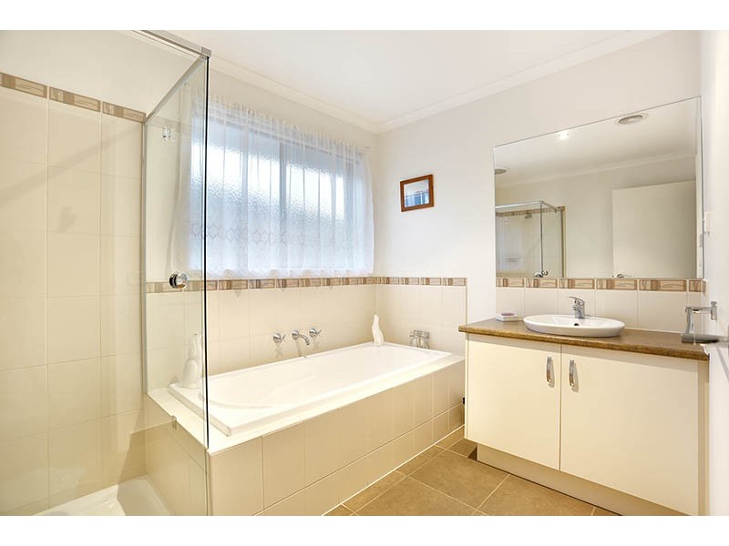80 Mountainview Boulevard, Cranbourne North VIC 3977