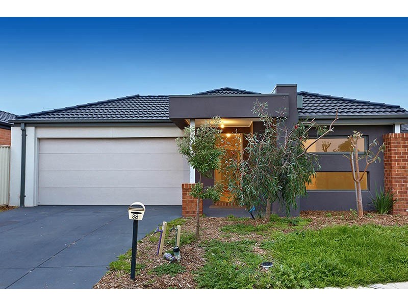 88 Henry Road, Pakenham VIC 3810