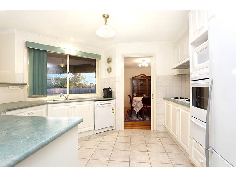 35 Sneddon Drive, Narre Warren South VIC 3805