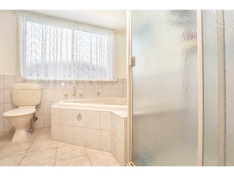 35 Sneddon Drive, Narre Warren South VIC 3805
