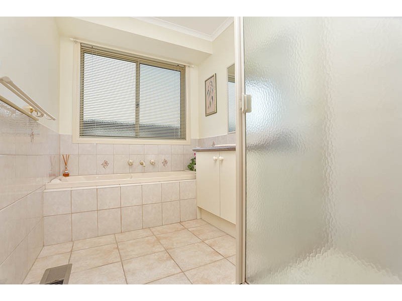 35 Sneddon Drive, Narre Warren South VIC 3805