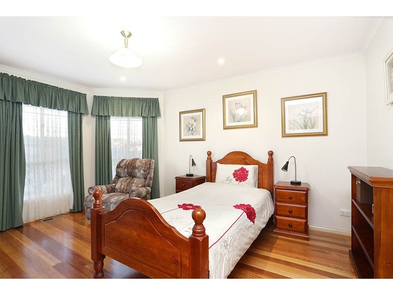 35 Sneddon Drive, Narre Warren South VIC 3805