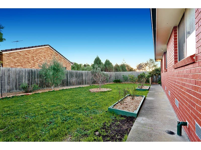35 Sneddon Drive, Narre Warren South VIC 3805
