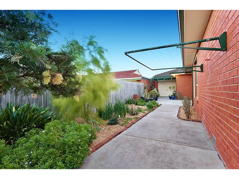 35 Sneddon Drive, Narre Warren South VIC 3805