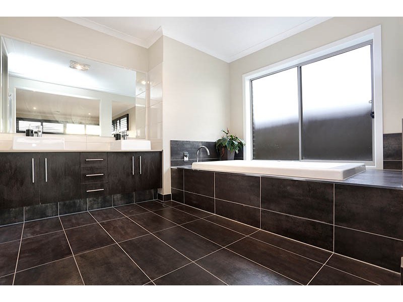 85 Mountainview Boulevard, Cranbourne North VIC 3977