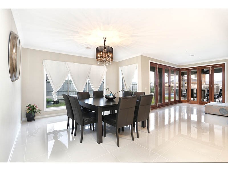 85 Mountainview Boulevard, Cranbourne North VIC 3977