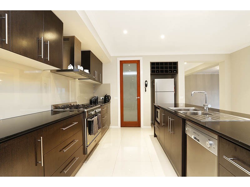 85 Mountainview Boulevard, Cranbourne North VIC 3977