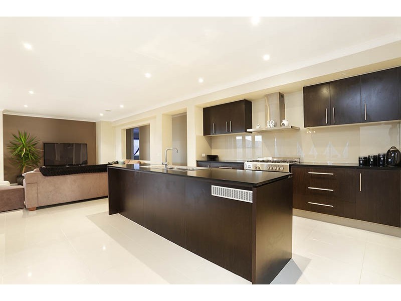 85 Mountainview Boulevard, Cranbourne North VIC 3977