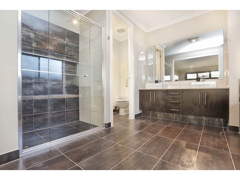 85 Mountainview Boulevard, Cranbourne North VIC 3977