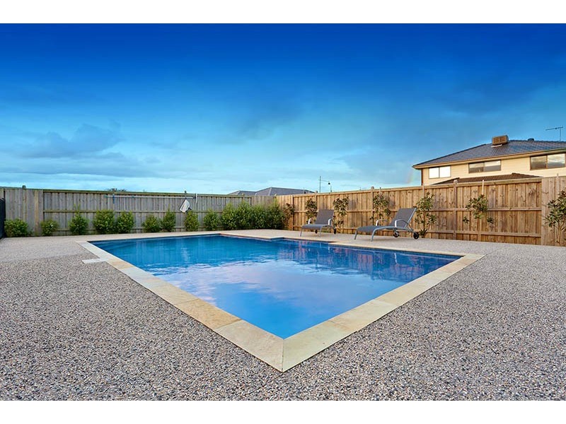 85 Mountainview Boulevard, Cranbourne North VIC 3977