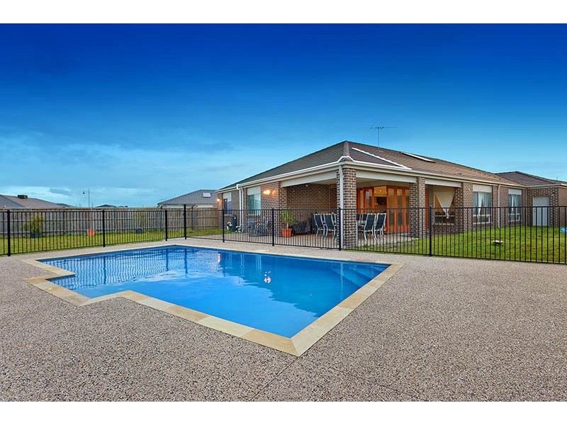 85 Mountainview Boulevard, Cranbourne North VIC 3977