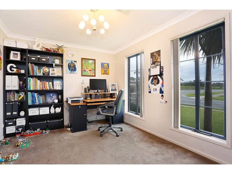 48 Chatswood Drive, Narre Warren South VIC 3805