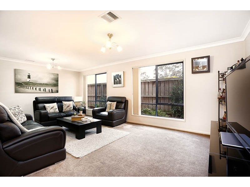 48 Chatswood Drive, Narre Warren South VIC 3805