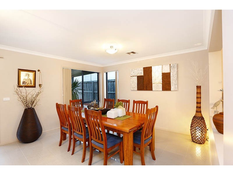 48 Chatswood Drive, Narre Warren South VIC 3805