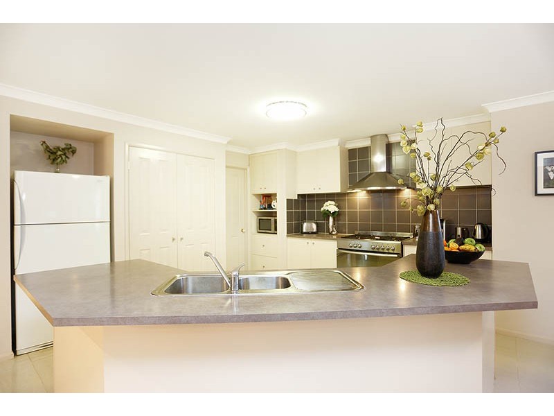 48 Chatswood Drive, Narre Warren South VIC 3805