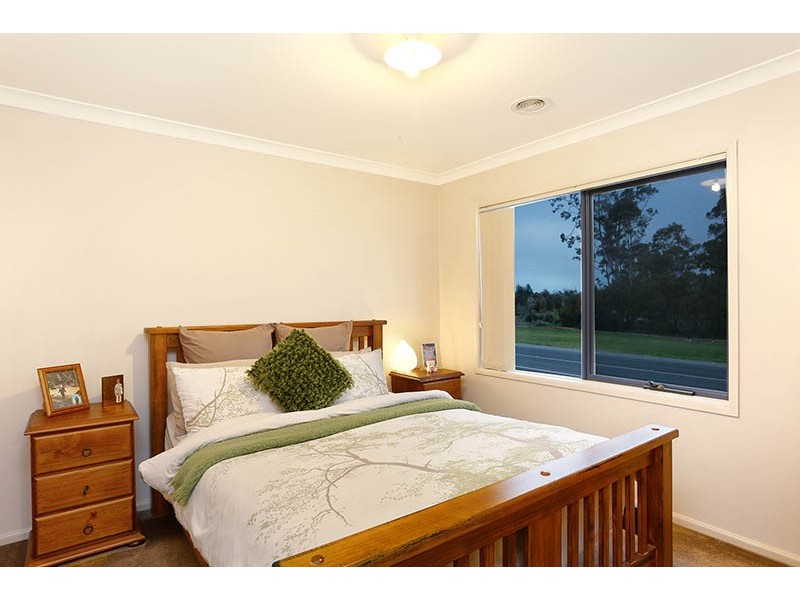 48 Chatswood Drive, Narre Warren South VIC 3805