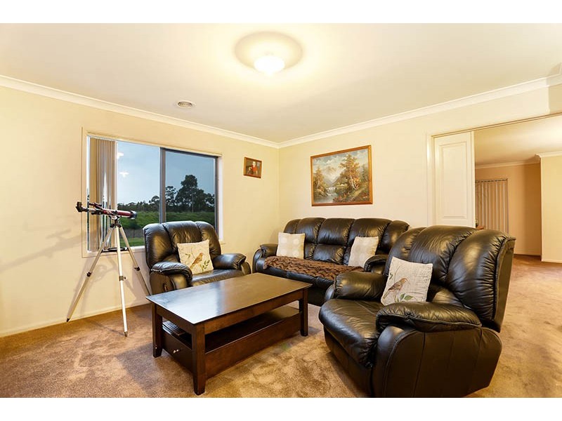 48 Chatswood Drive, Narre Warren South VIC 3805