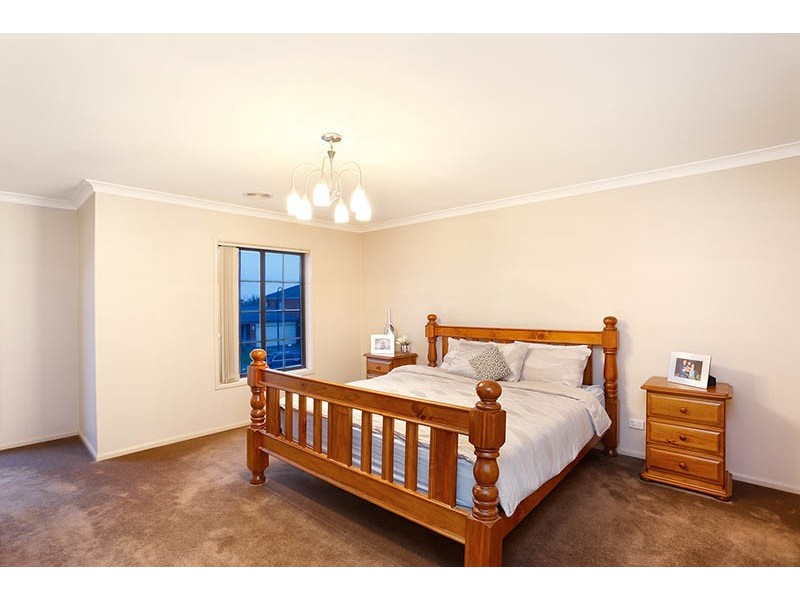 48 Chatswood Drive, Narre Warren South VIC 3805