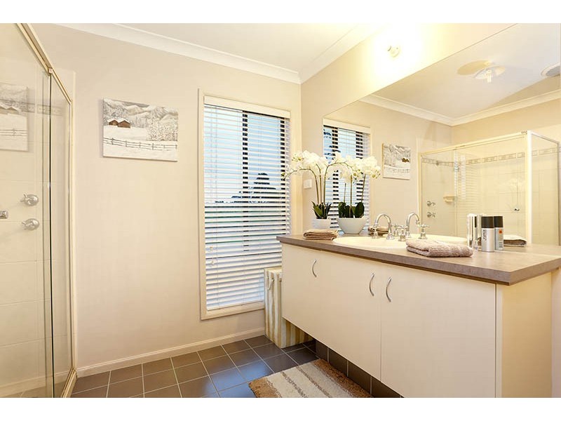 48 Chatswood Drive, Narre Warren South VIC 3805