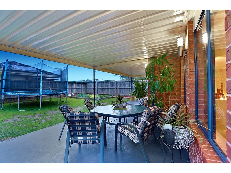 48 Chatswood Drive, Narre Warren South VIC 3805