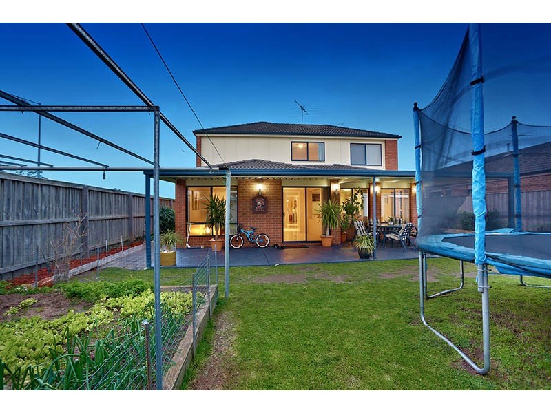 48 Chatswood Drive, Narre Warren South VIC 3805