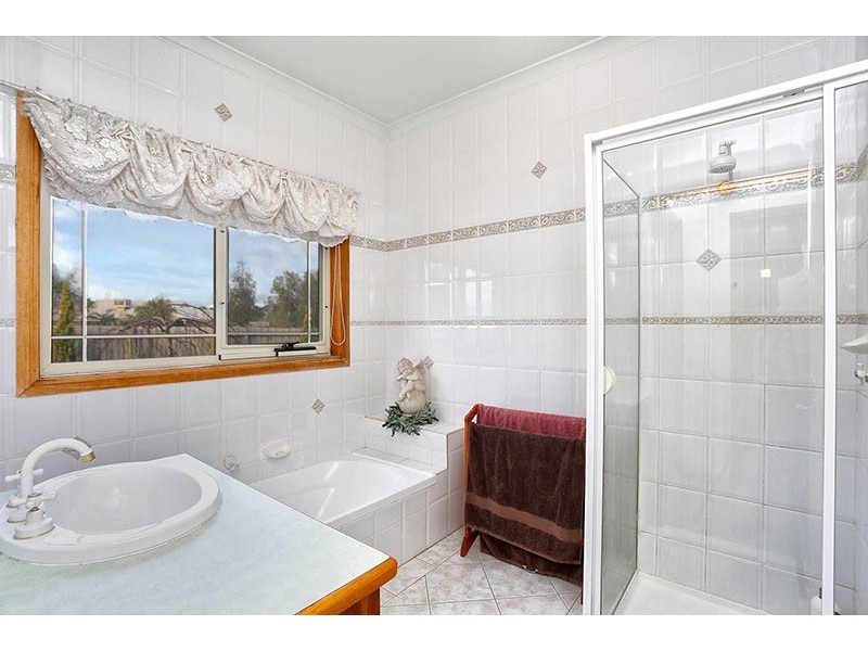 29 Southern Boulevard, Narre Warren South VIC 3805