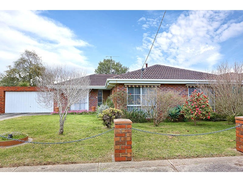 13 Glenbourne Road, Cranbourne VIC 3977