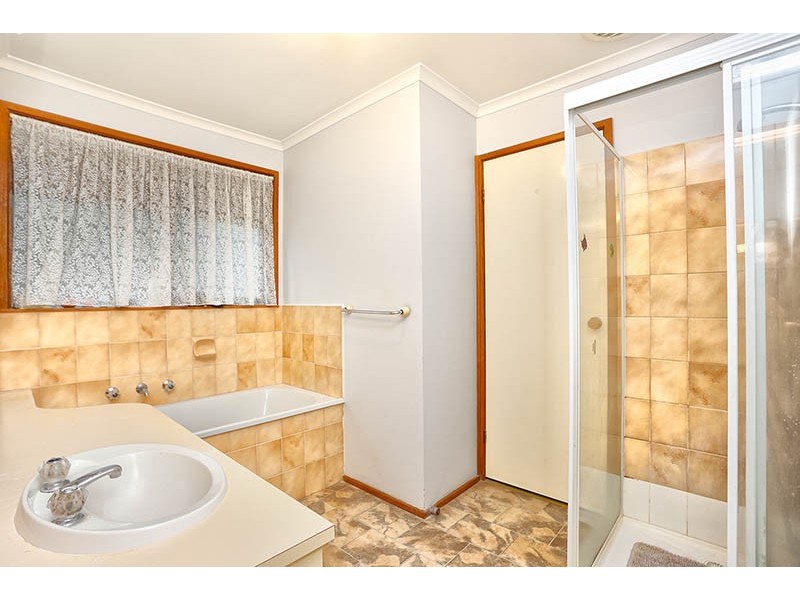 13 Glenbourne Road, Cranbourne VIC 3977