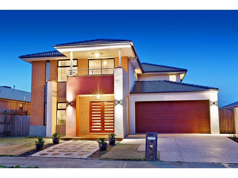 8 Kirwan Drive, Cranbourne East VIC 3977