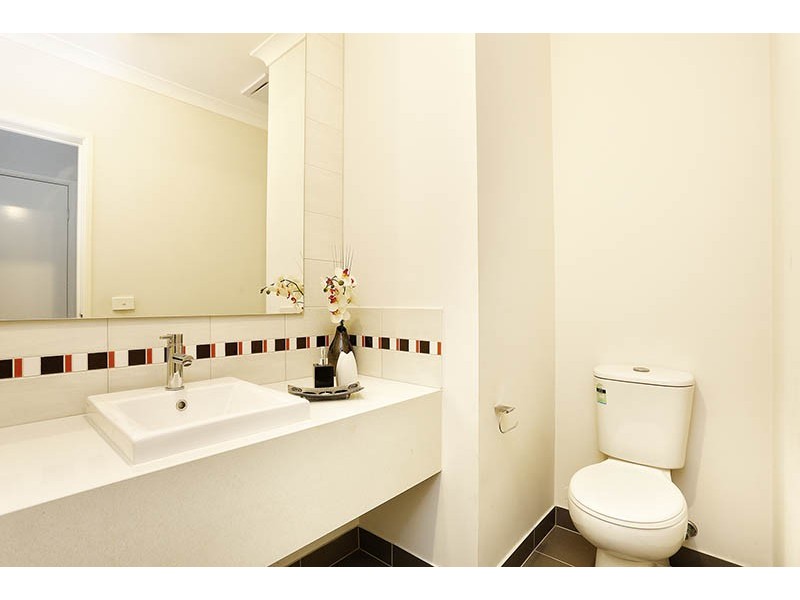 8 Kirwan Drive, Cranbourne East VIC 3977