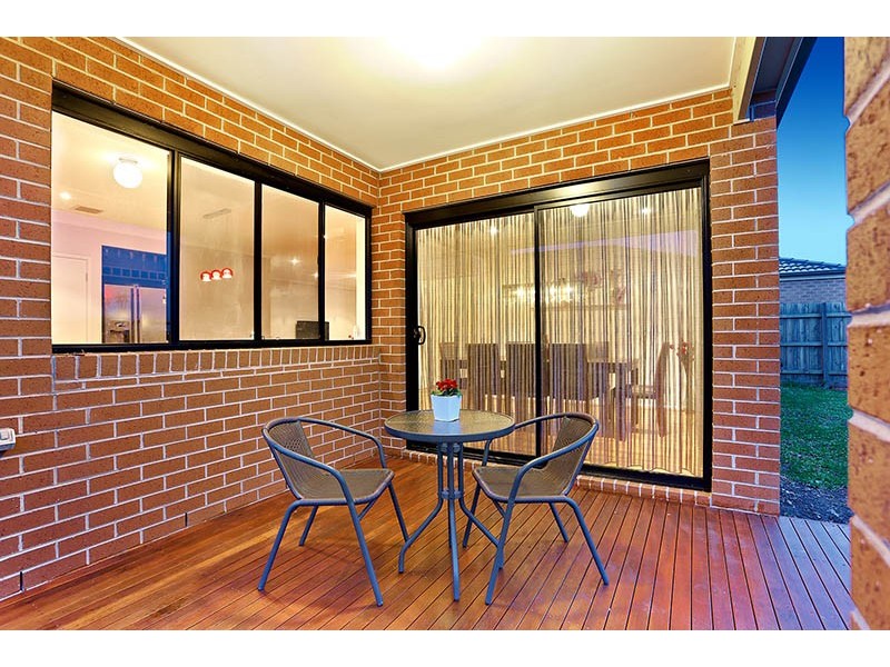 8 Kirwan Drive, Cranbourne East VIC 3977