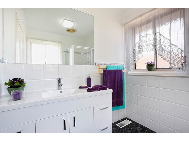 17 Highland Crescent, Narre Warren South VIC 3805