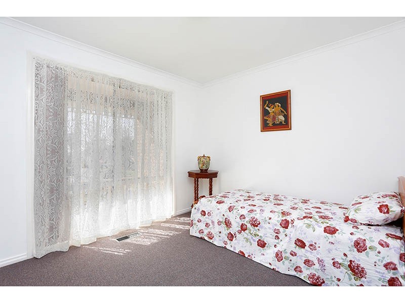 17 Highland Crescent, Narre Warren South VIC 3805