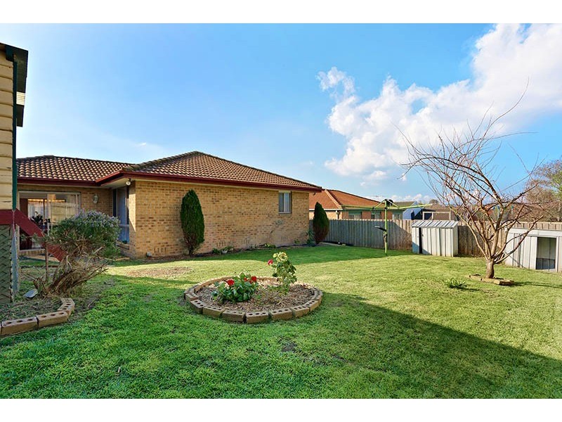 17 Highland Crescent, Narre Warren South VIC 3805