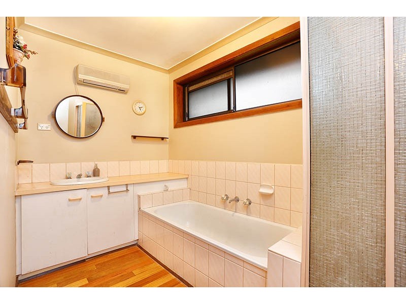 3 Hoysted Avenue, Cranbourne North VIC 3977