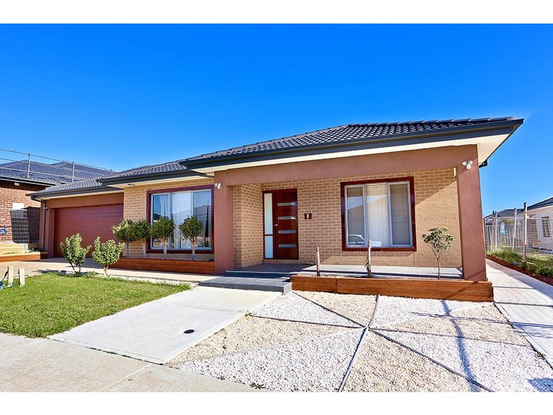3 Barter Crescent, Cranbourne East VIC 3977