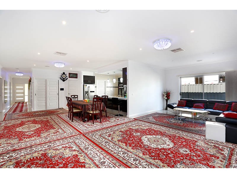 3 Barter Crescent, Cranbourne East VIC 3977