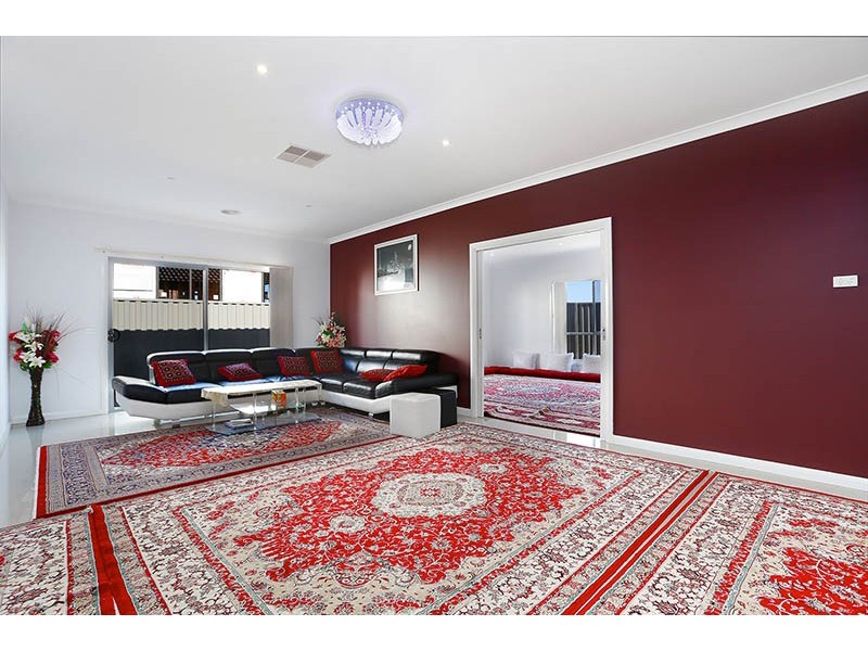 3 Barter Crescent, Cranbourne East VIC 3977