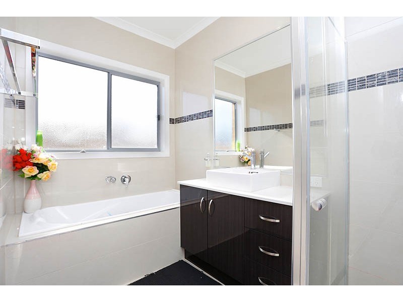 3 Barter Crescent, Cranbourne East VIC 3977