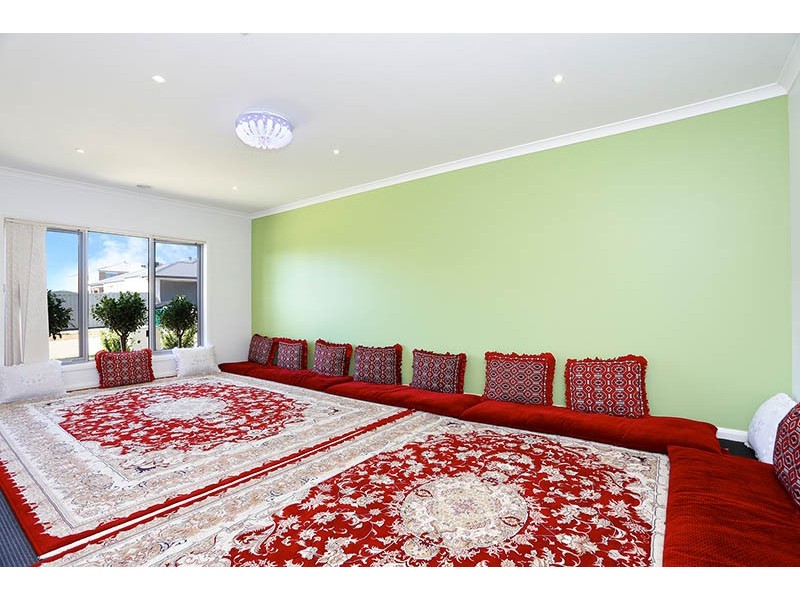 3 Barter Crescent, Cranbourne East VIC 3977