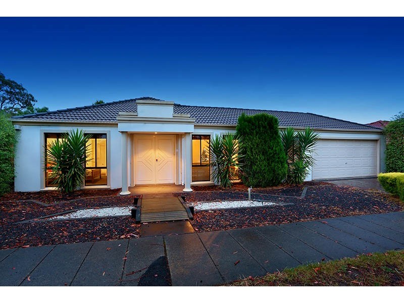 23 Hutchinson Drive, Lynbrook VIC 3975