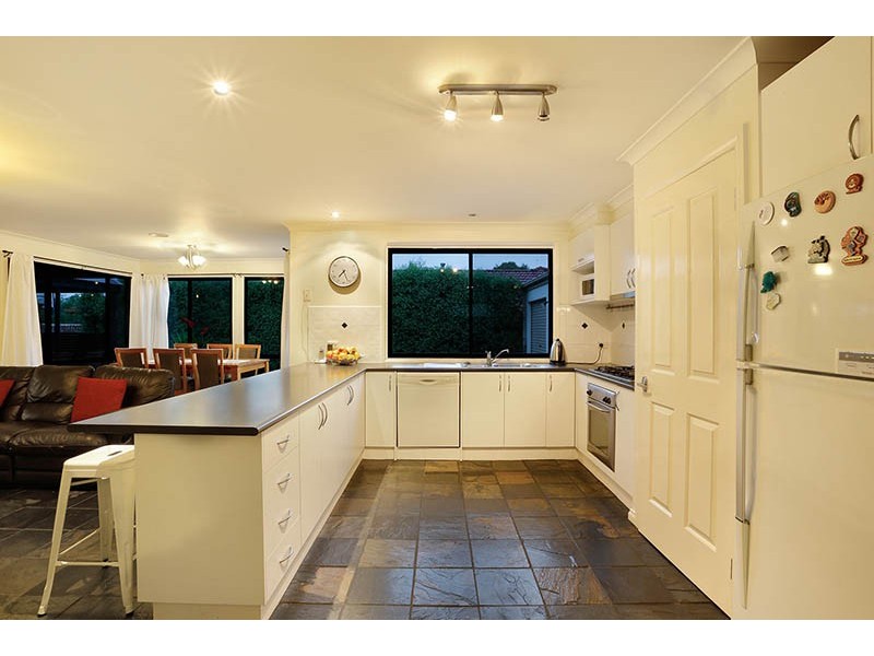 23 Hutchinson Drive, Lynbrook VIC 3975