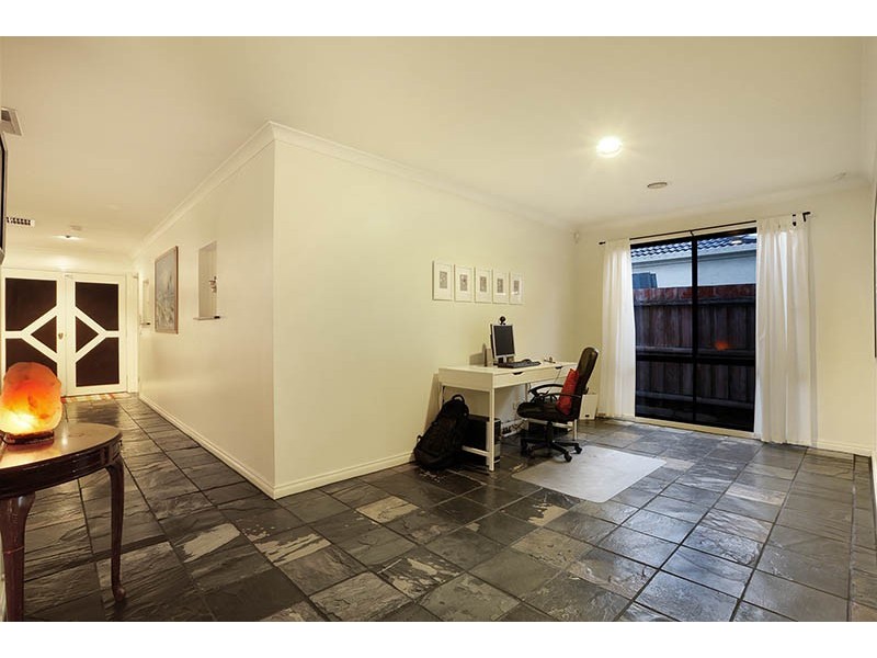 23 Hutchinson Drive, Lynbrook VIC 3975