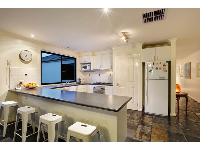 23 Hutchinson Drive, Lynbrook VIC 3975