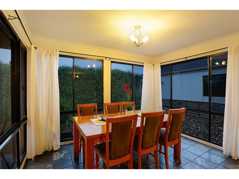 23 Hutchinson Drive, Lynbrook VIC 3975