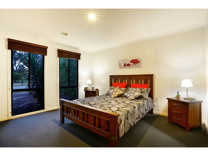 23 Hutchinson Drive, Lynbrook VIC 3975